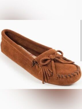 Minnetonka Women's Tan Suede Moccasins